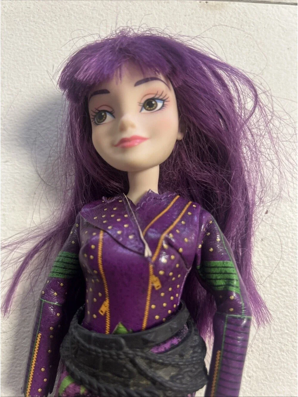 Disney Descendants 2 Mal 11” Doll Isle of the Lost Purple Hair In Dragon Outfit